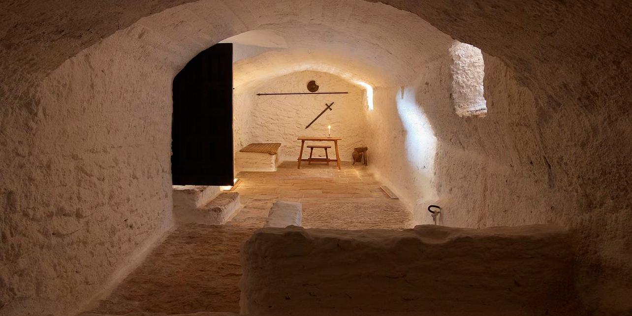 Casa-cueva de Medrano Casa-cueva de Medrano