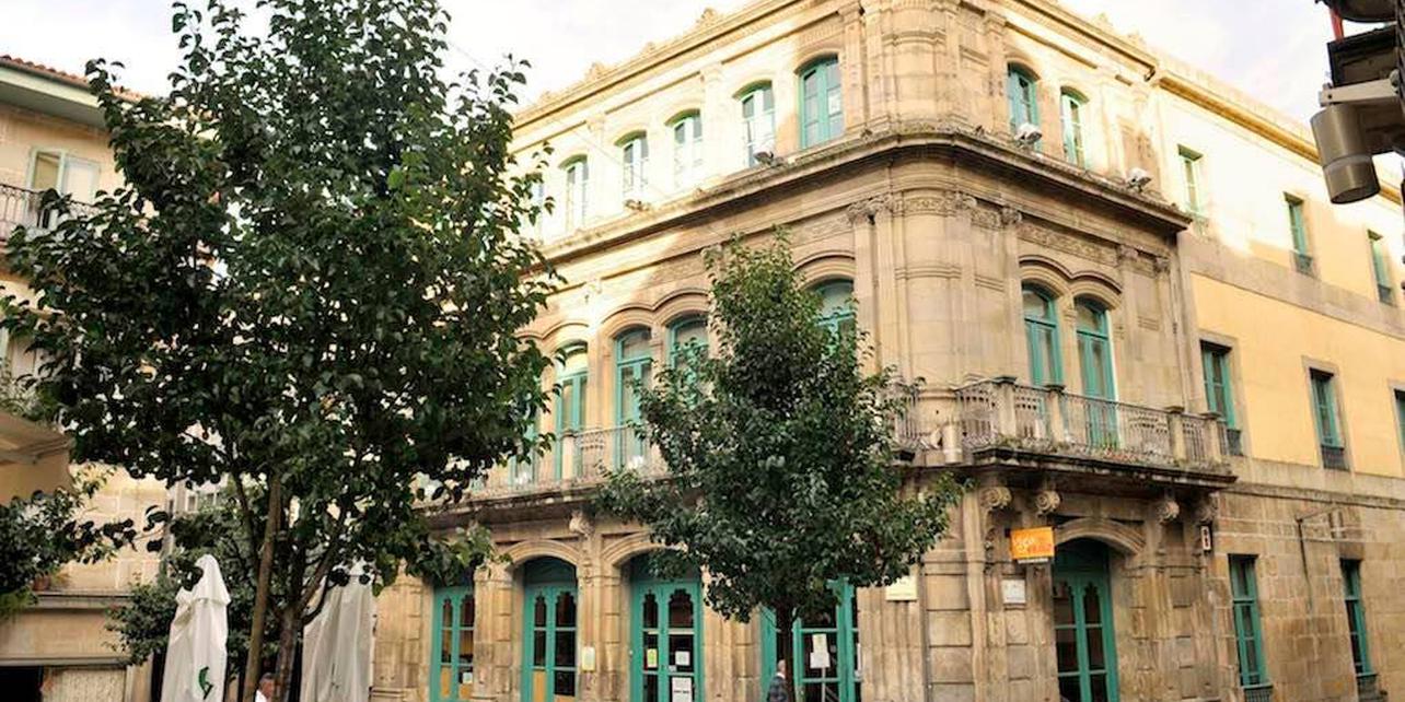 Biblioteca Pública Juan Compañel Biblioteca Pública Juan Compañel