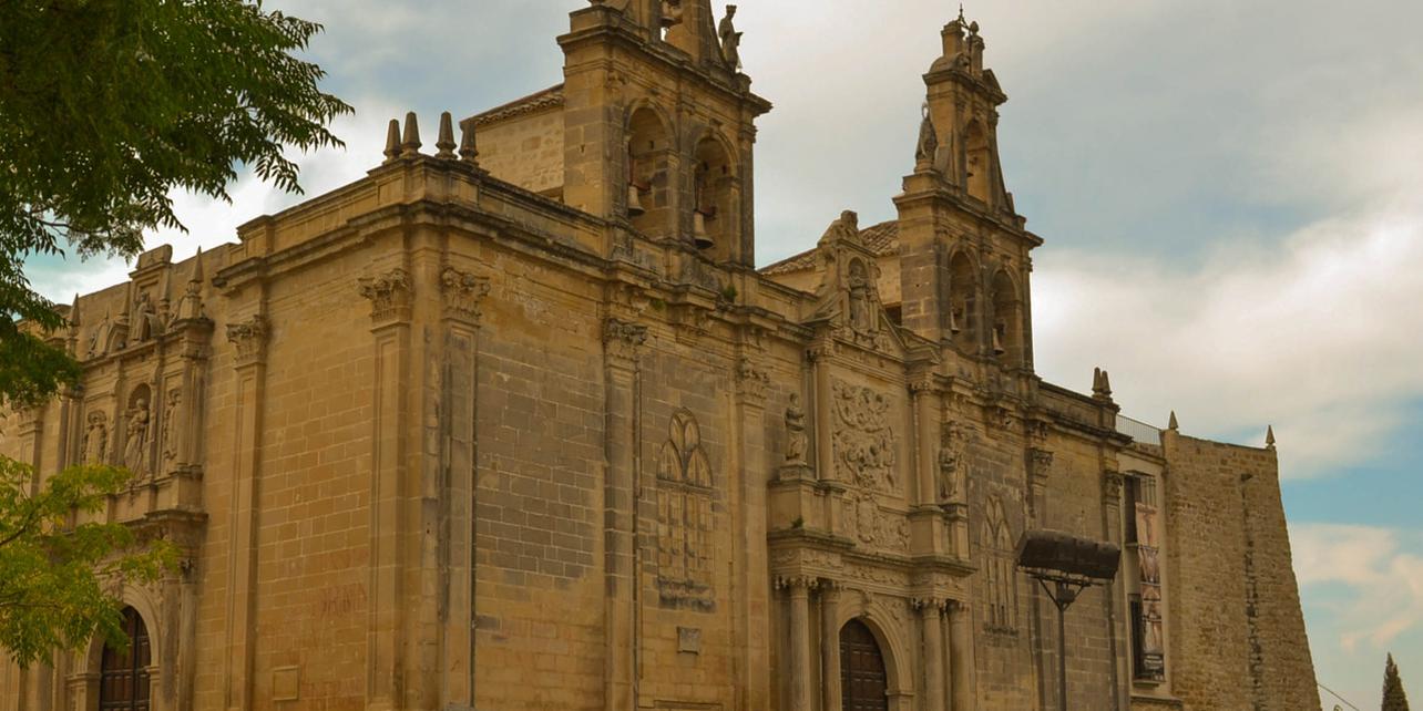 Basílica de Santa María de los Reales Alcázares Basílica de Santa María de los Reales Alcázares