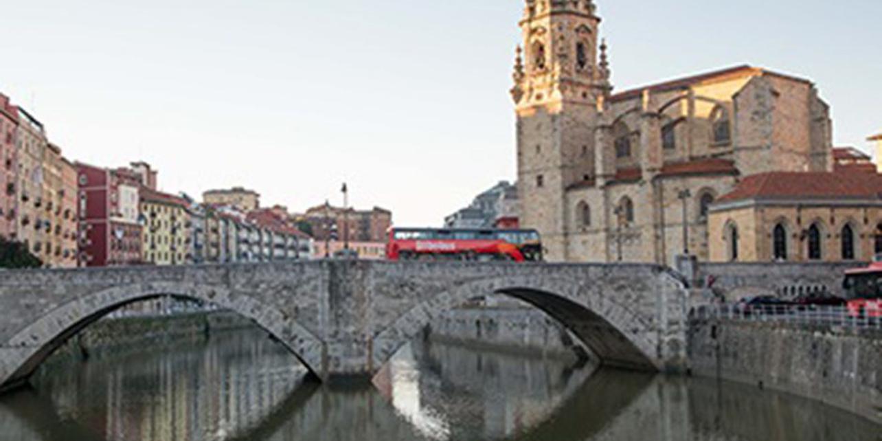 Iglesia y puente de San Antón Iglesia y puente de San Antón