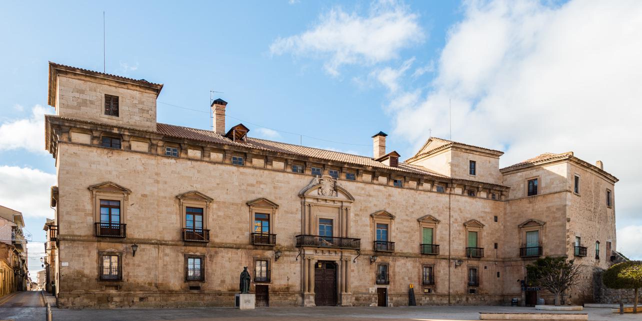 Palacio de los Hurtado de Mendoza Palacio de los Hurtado de Mendoza