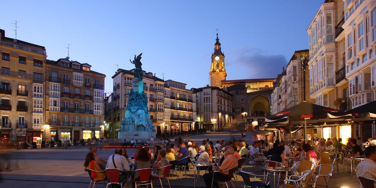 Plaza de la Virgen Blanca Plaza de la Virgen Blanca