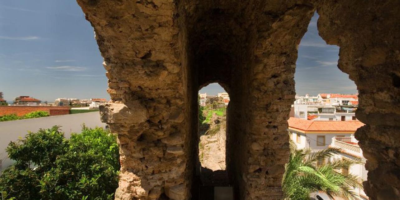 Alcazaba y muralla árabe Alcazaba y muralla árabe