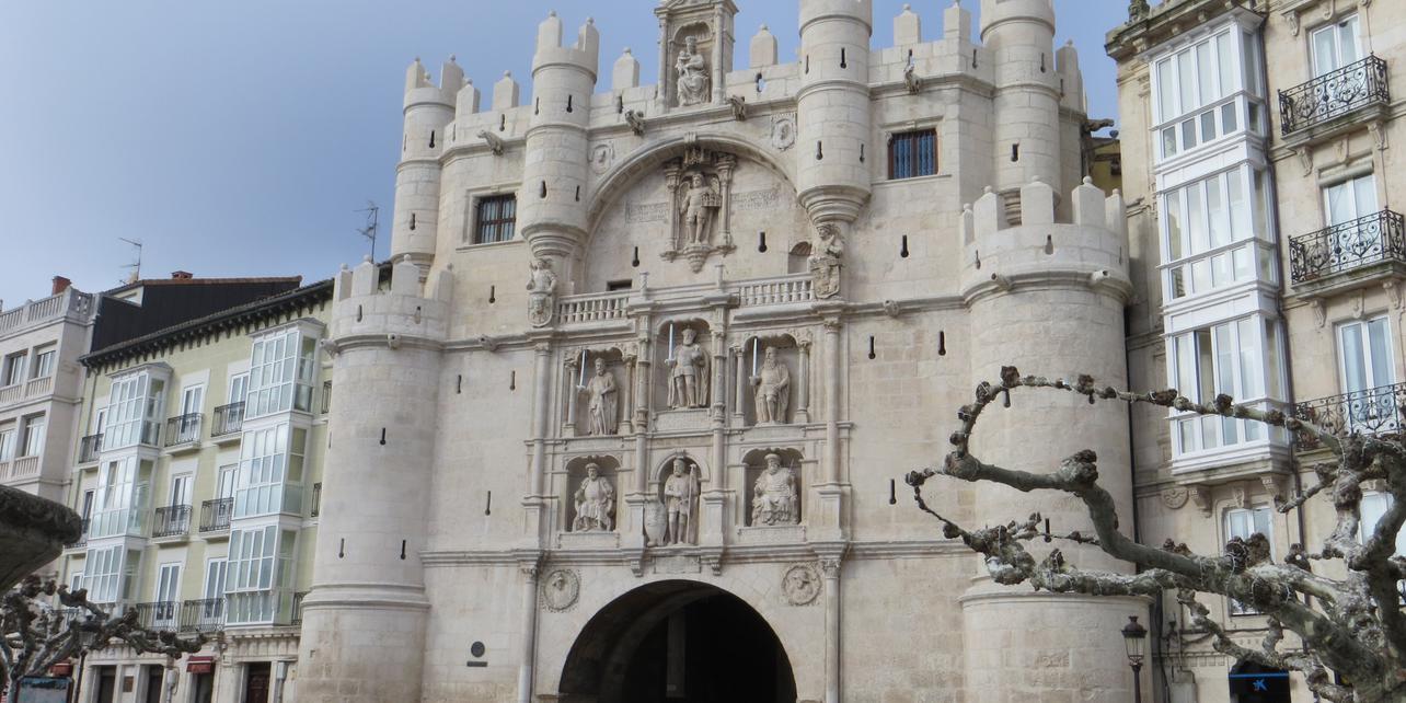 Arco y Puerta de Santa María Arco y Puerta de Santa María
