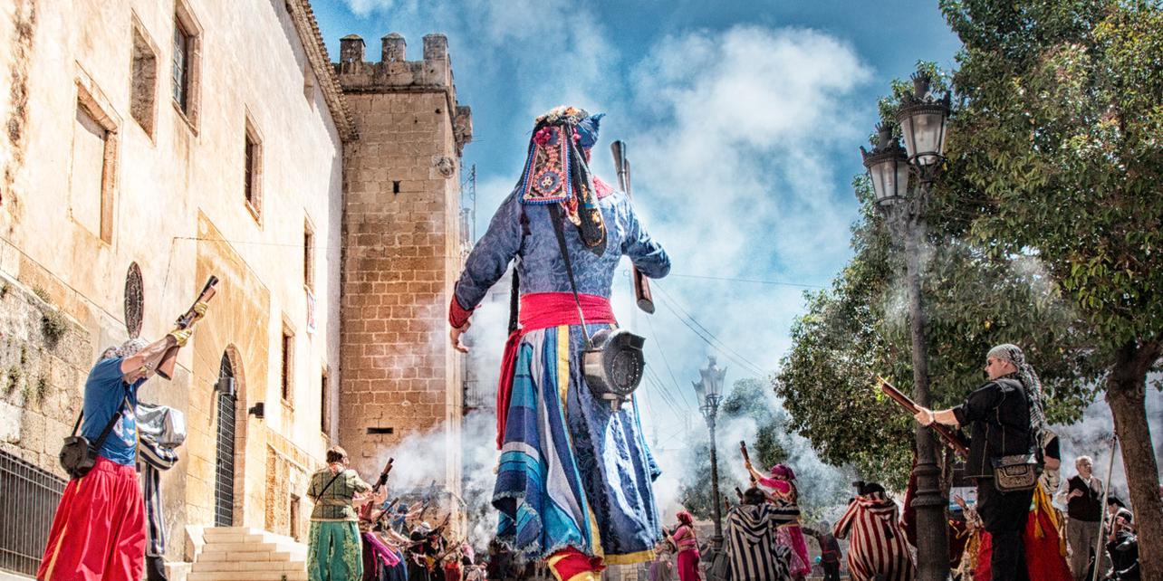 Moros y Cristianos Moros y Cristianos