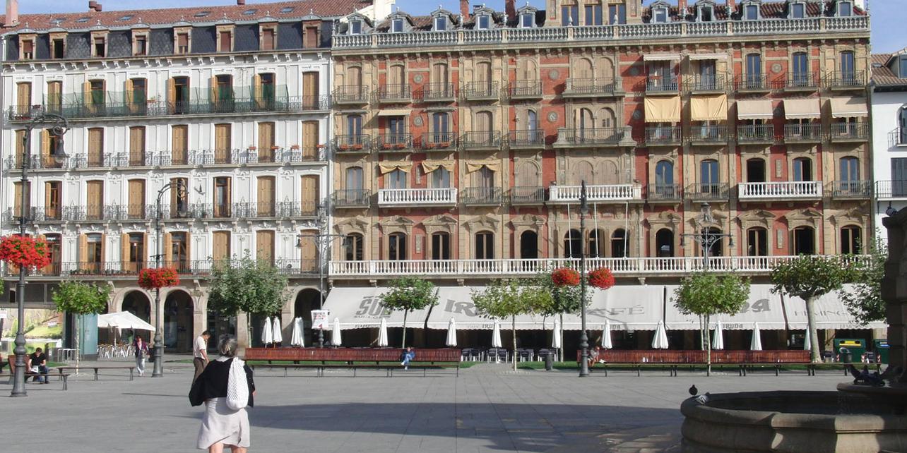 Plaza del Castillo en Pamplona Plaza del Castillo en Pamplona