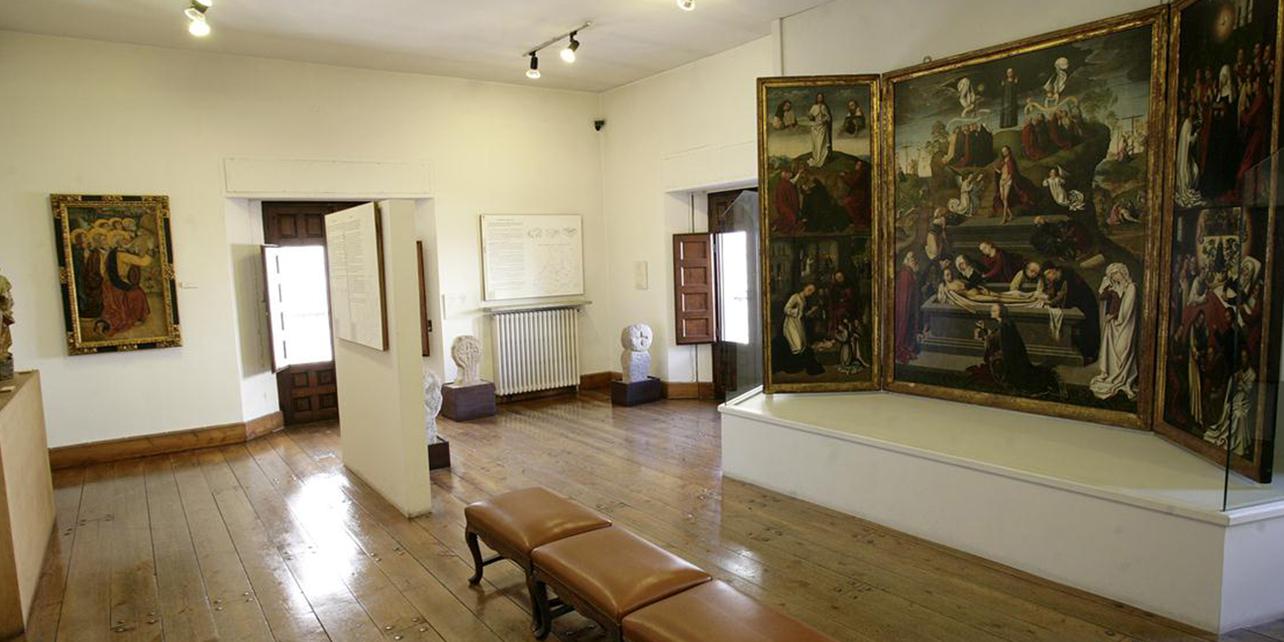 Casa de los Deanes-Museo Provincial Casa de los Deanes-Museo Provincial