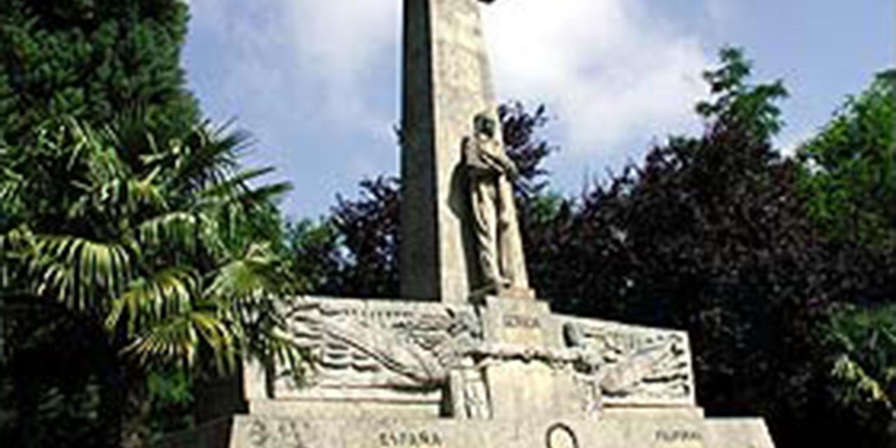 Monumento a Don Joaquín Loriga Monumento a Don Joaquín Loriga