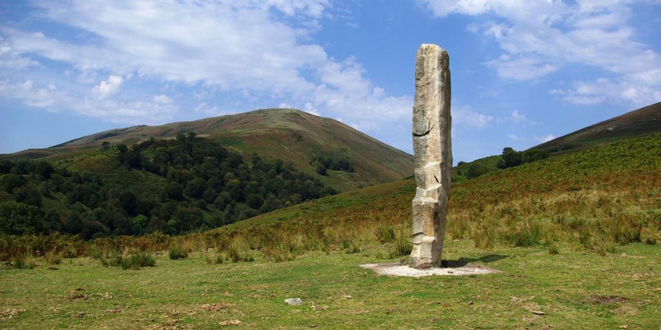 Menhir de Arlobi Menhir de Arlobi