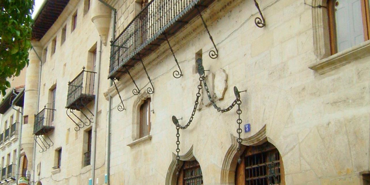 Casa de las Cadenas Casa de las Cadenas