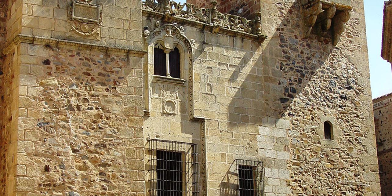 Palacio de los Golfines de Abajo Palacio de los Golfines de Abajo