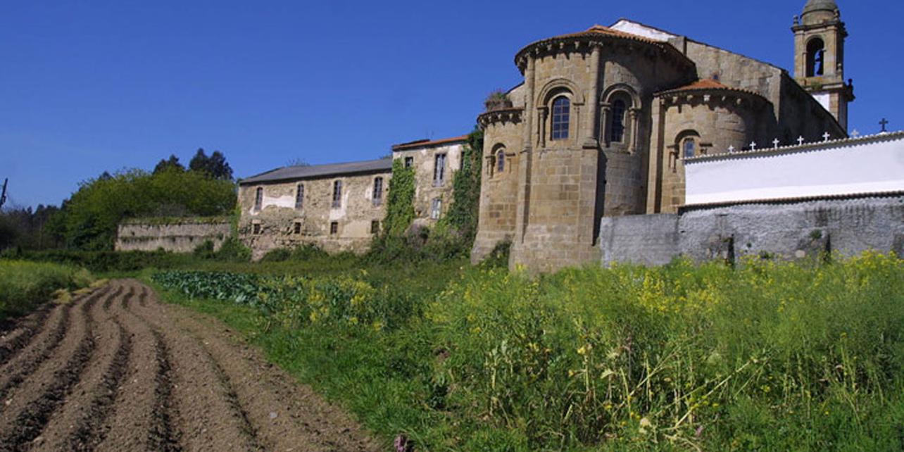 Monasterio de San Martín de Xuvia Monasterio de San Martín de Xuvia