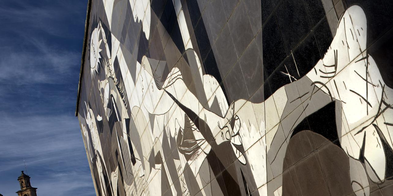 Mural en cerámica del “Guernica” de Picasso Mural en cerámica del “Guernica” de Picasso